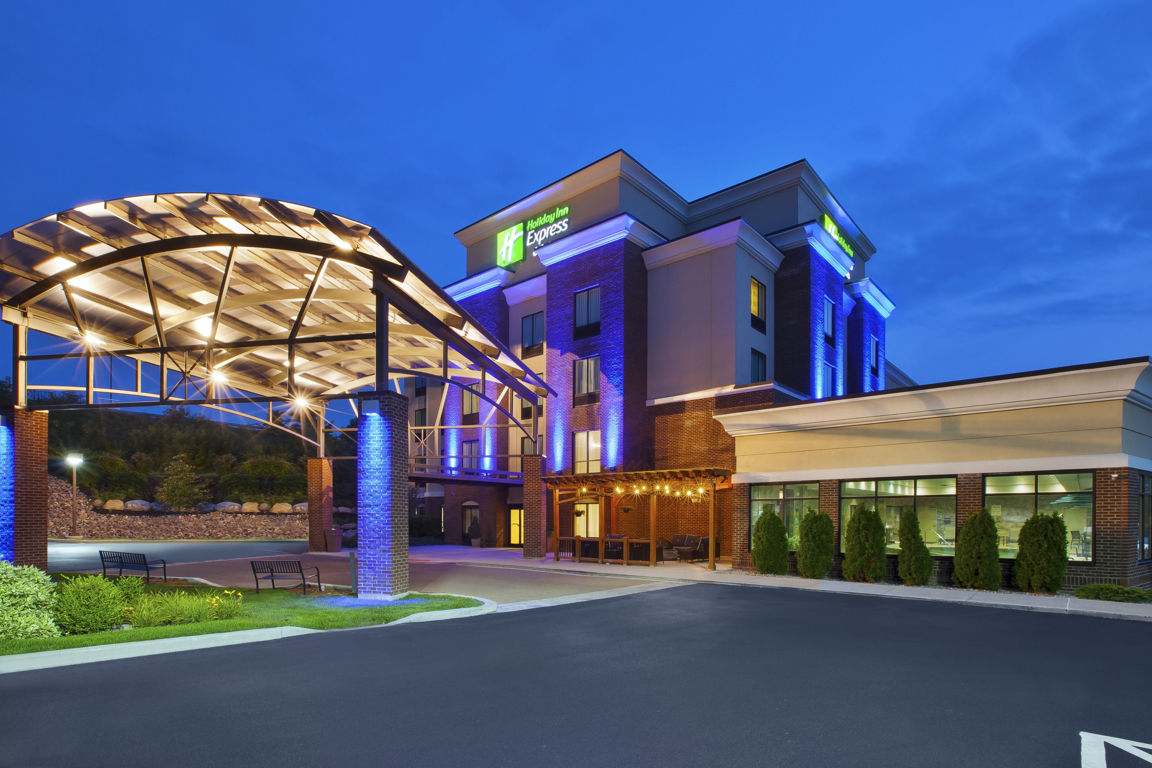 holiday inn express and suites geneva finger lakes by ihg