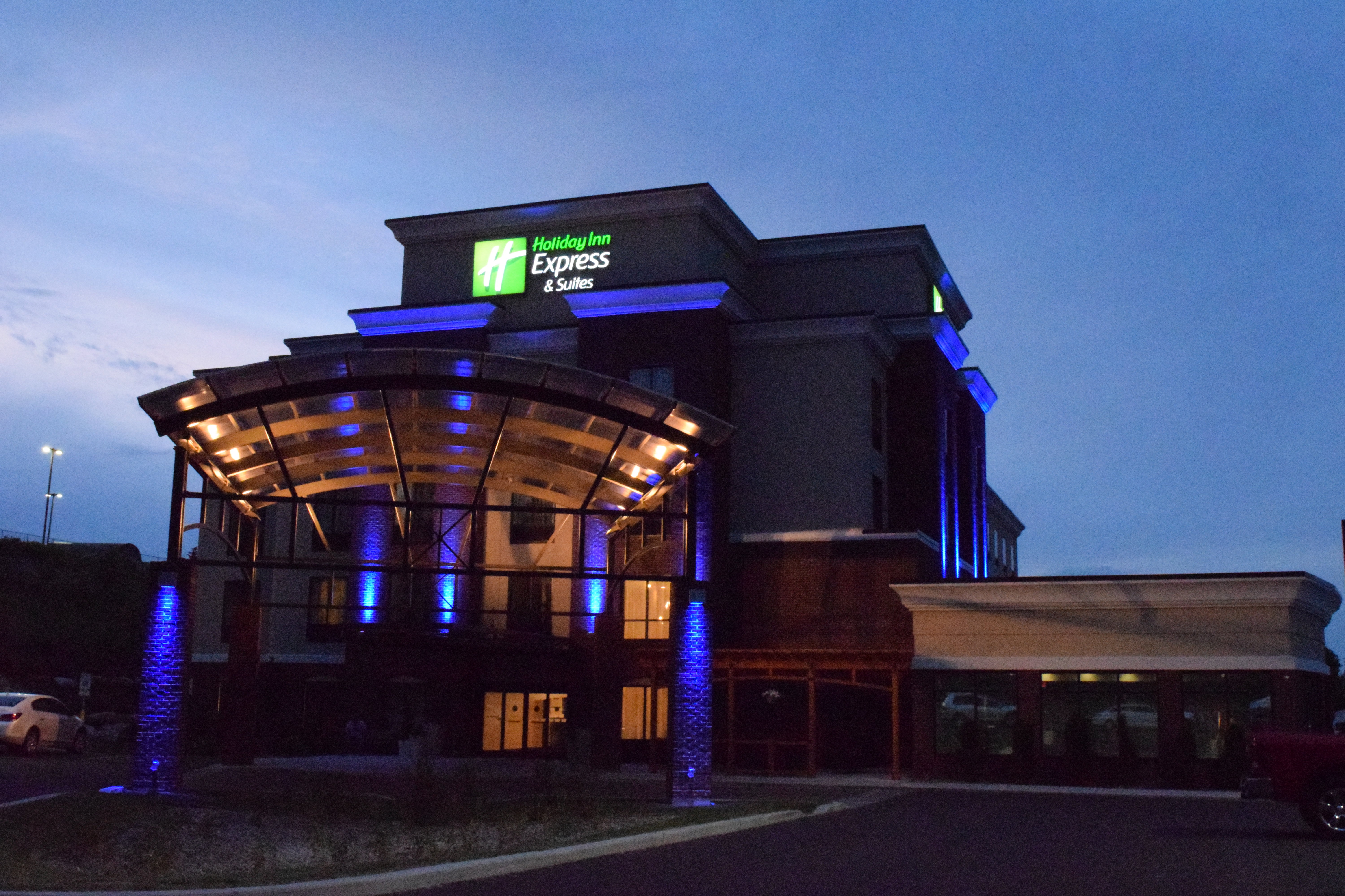holiday inn express and suites geneva finger lakes by ihg