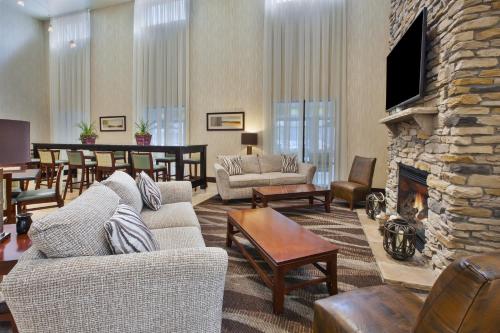 holiday inn express and suites geneva finger lakes by ihg
