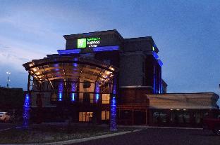 holiday inn express and suites geneva finger lakes by ihg