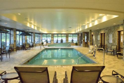 holiday inn express and suites geneva finger lakes by ihg