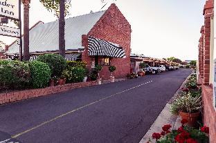 country pathfinder motor inn