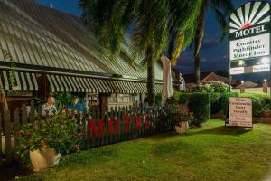 country pathfinder motor inn