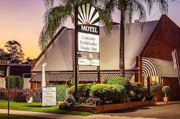 country pathfinder motor inn