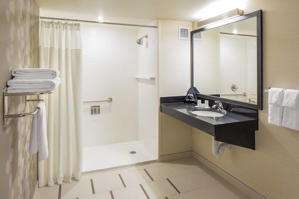 fairfield inn and suites by marriott calgary downtown