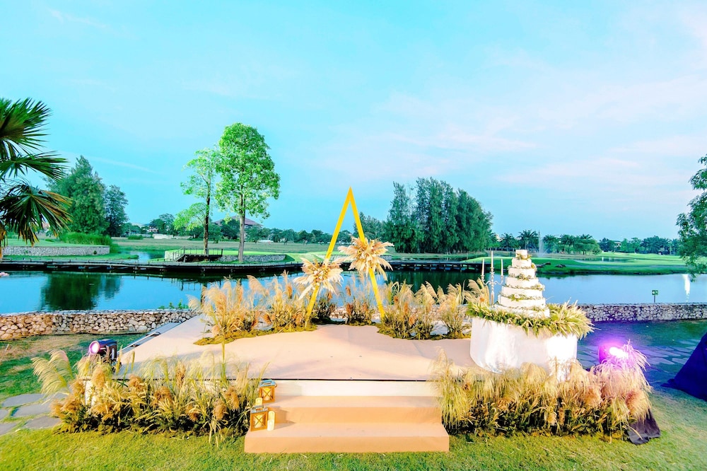 le meridien suvarnabhumi bangkok golf resort and spa