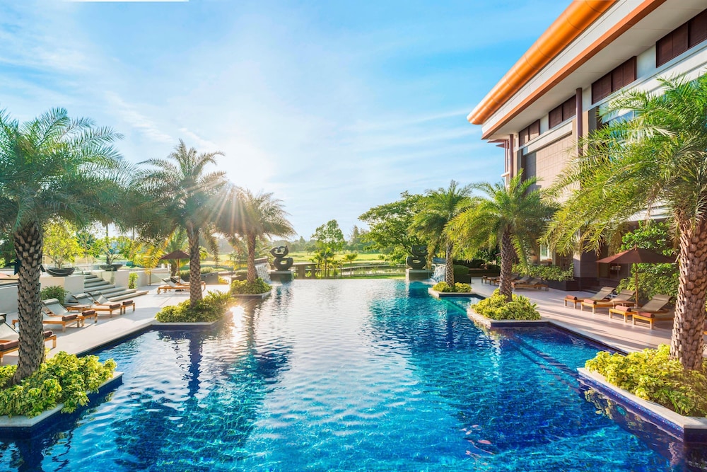 le meridien suvarnabhumi bangkok golf resort and spa
