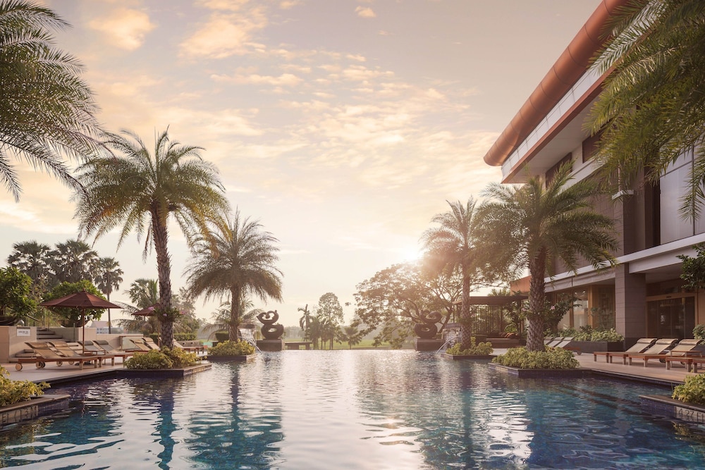 le meridien suvarnabhumi bangkok golf resort and spa