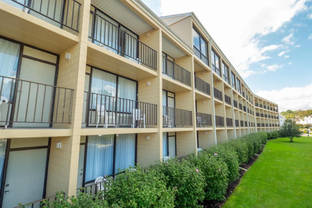 the breakers hotel and suites