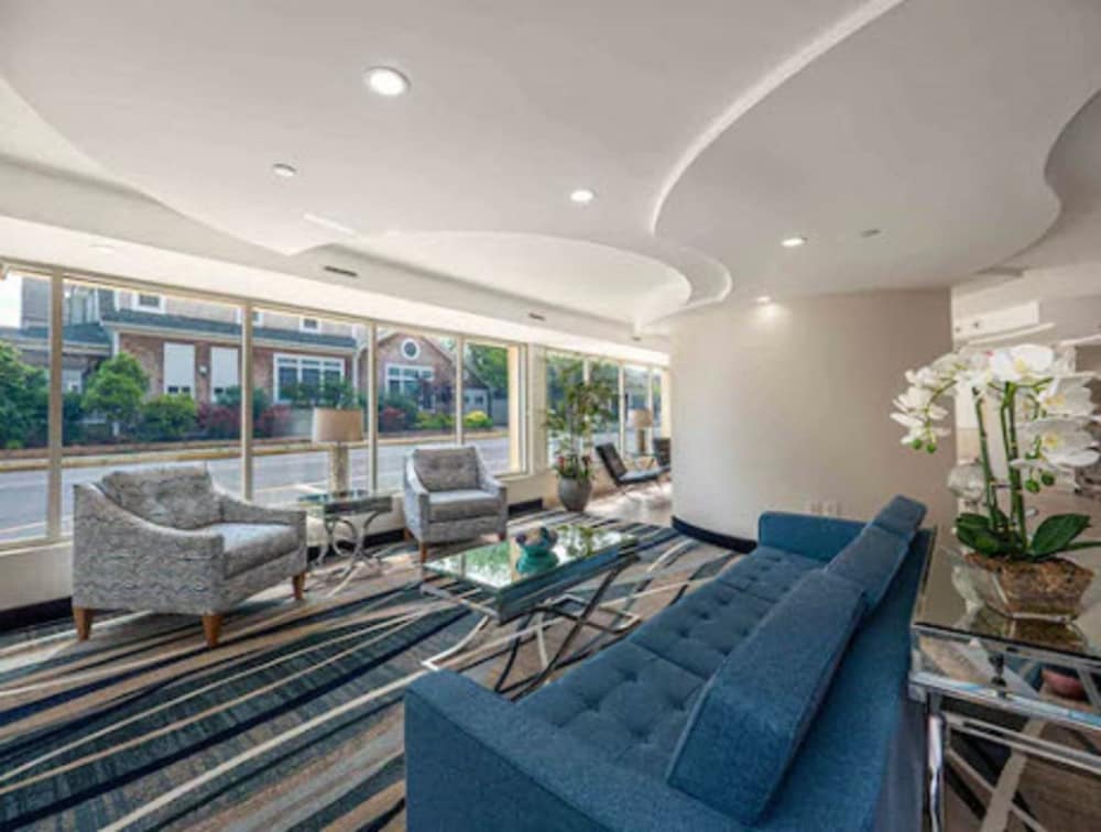 the breakers hotel and suites