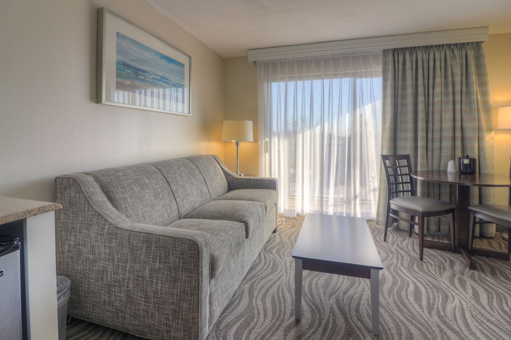 the breakers hotel and suites