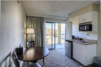 the breakers hotel and suites