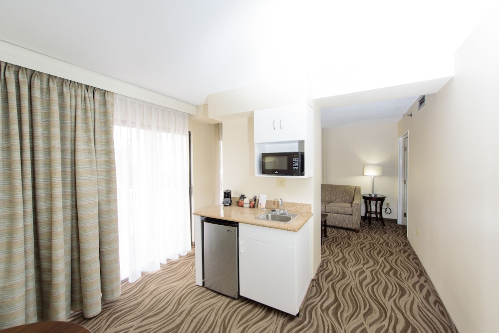 the breakers hotel and suites