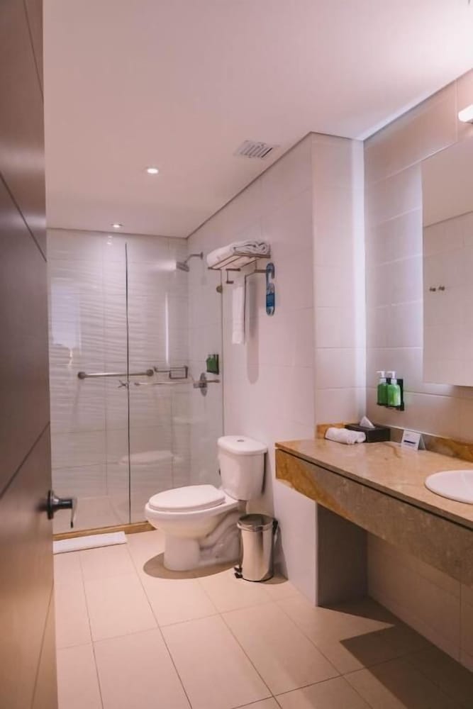 holiday inn express and suites bogota zona financiera by ihg