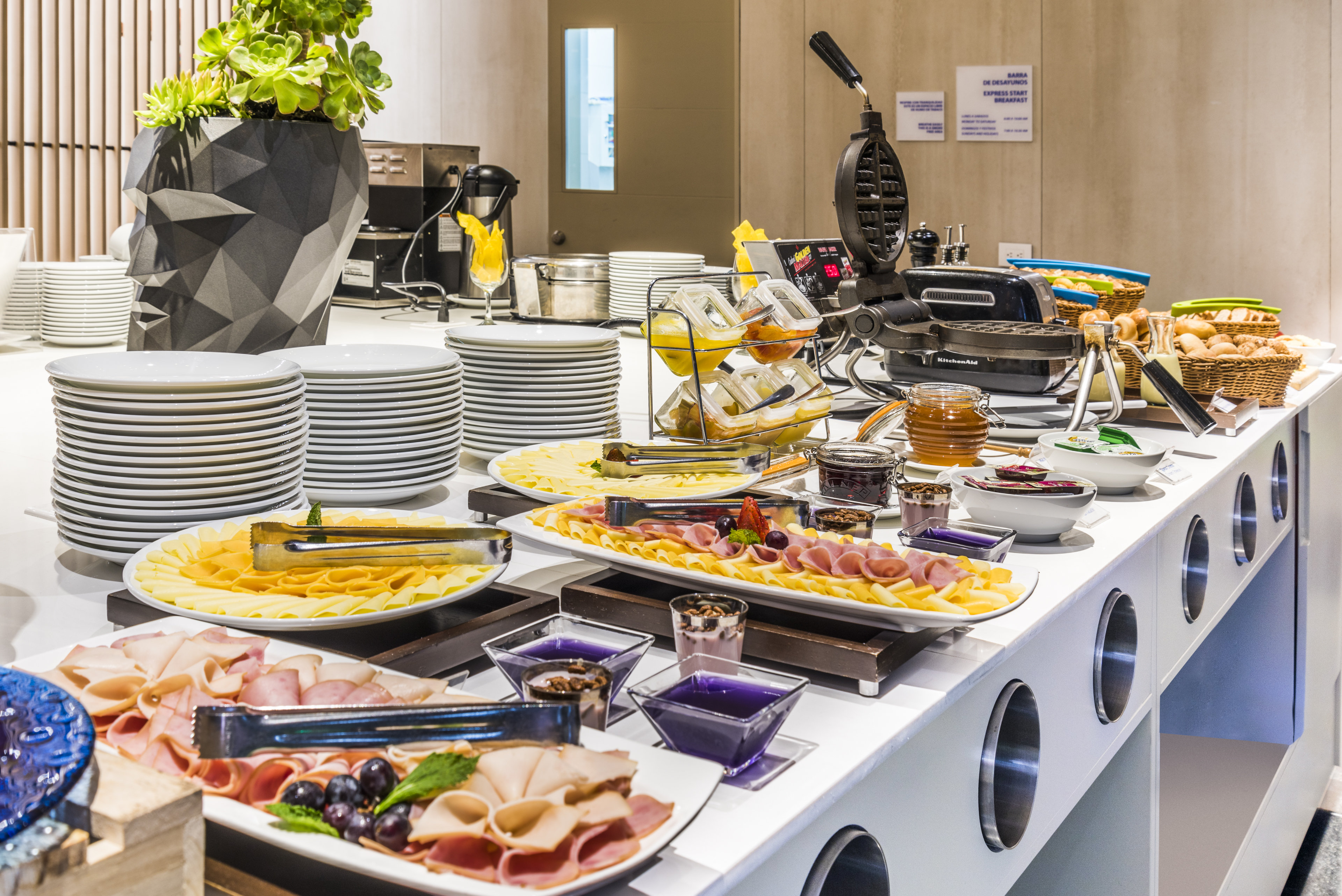 holiday inn express and suites bogota zona financiera by ihg