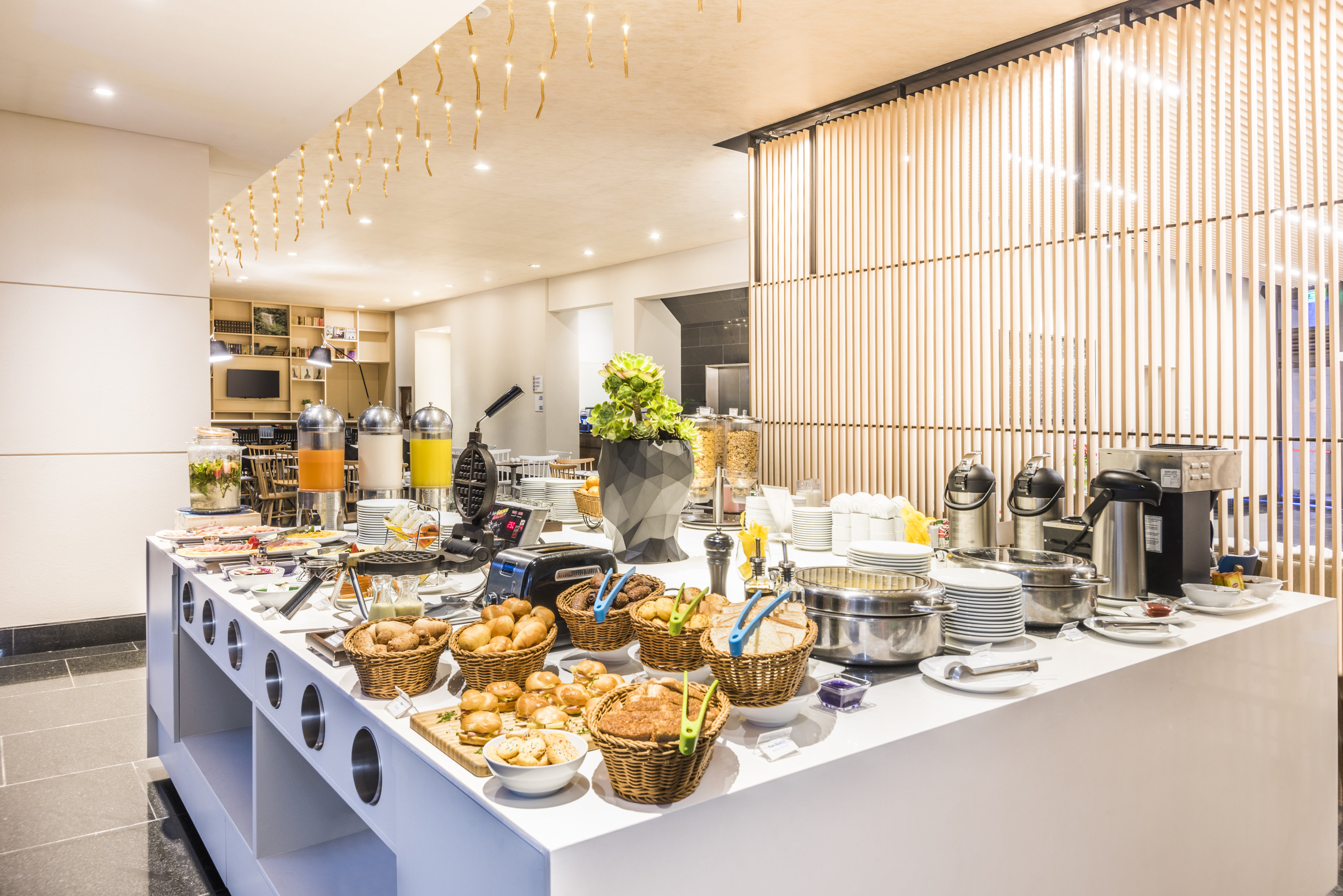 holiday inn express and suites bogota zona financiera by ihg