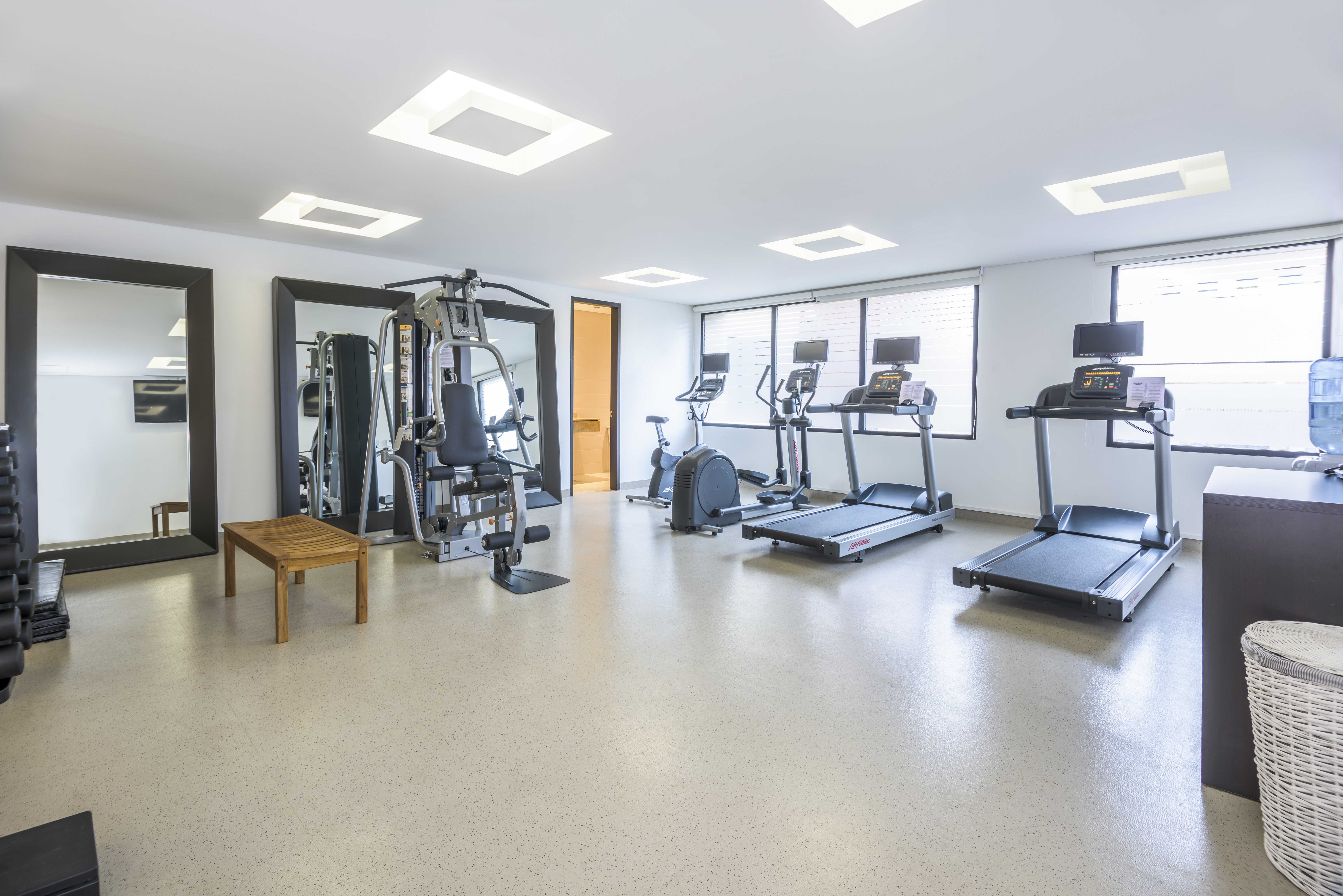 holiday inn express and suites bogota zona financiera by ihg