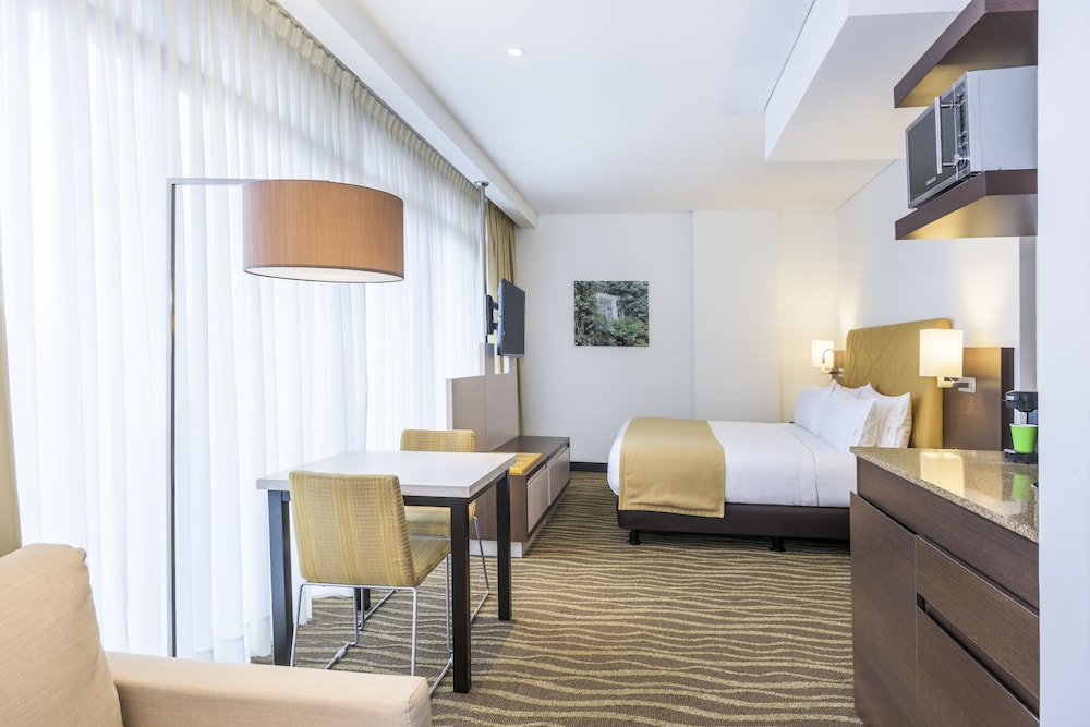 holiday inn express and suites bogota zona financiera by ihg