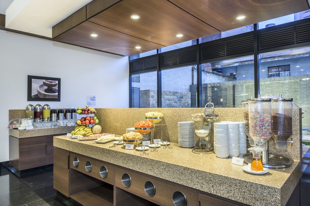 holiday inn express and suites bogota zona financiera by ihg