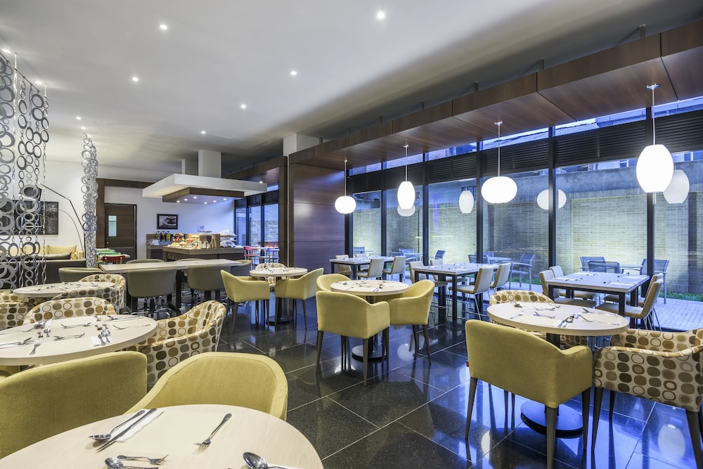 holiday inn express and suites bogota zona financiera by ihg