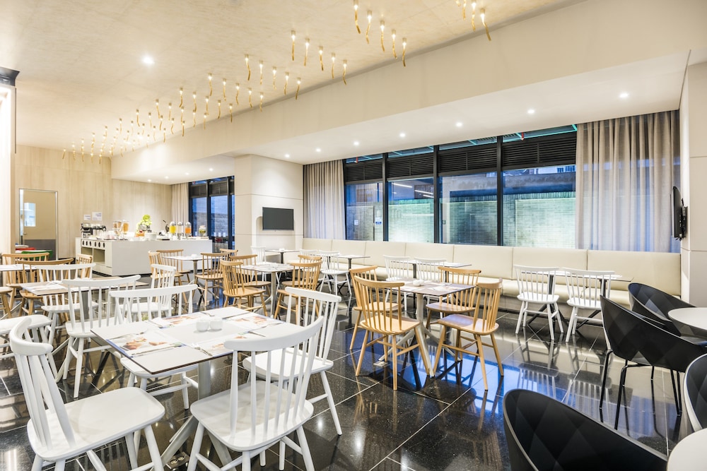 holiday inn express and suites bogota zona financiera by ihg