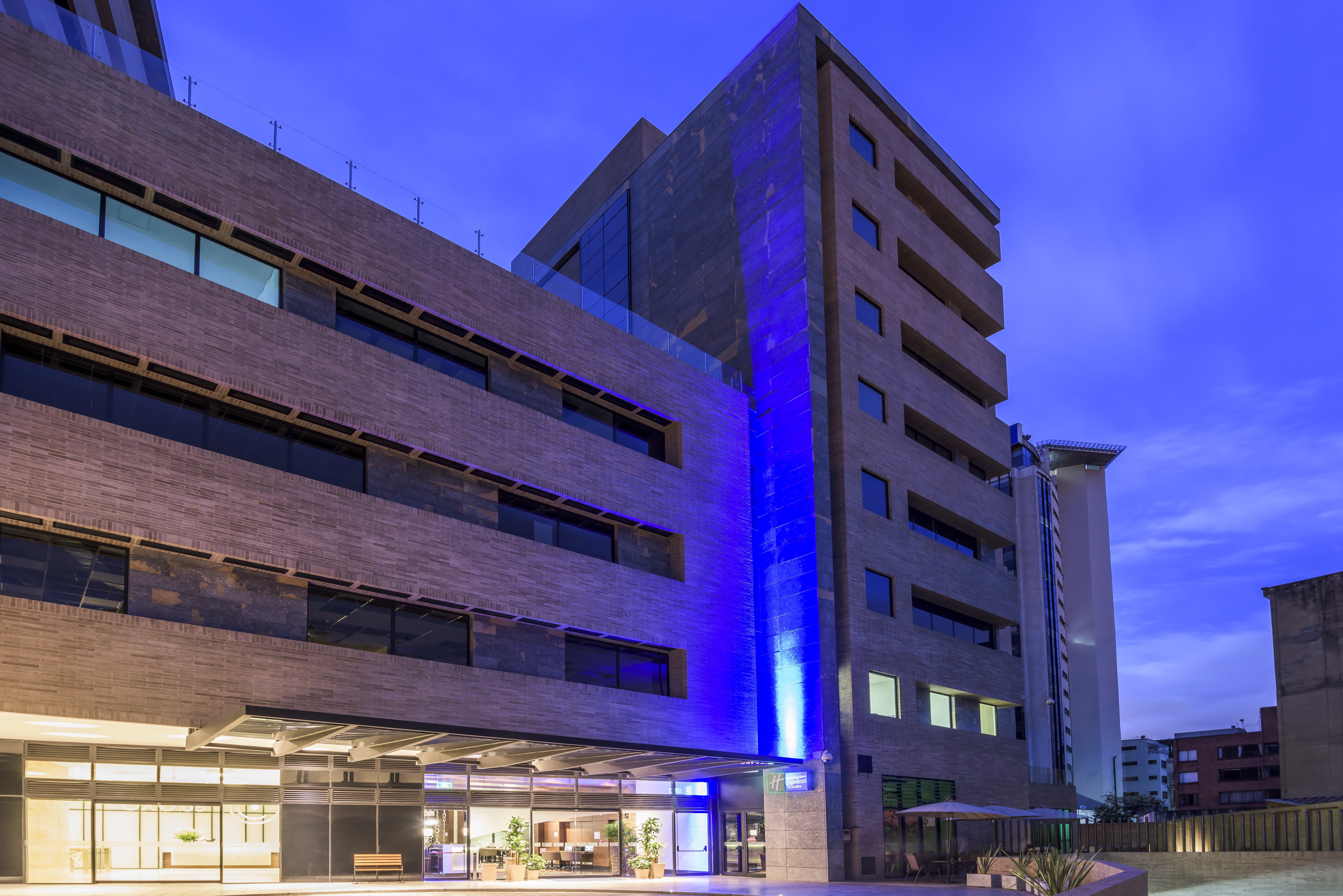 holiday inn express and suites bogota zona financiera by ihg