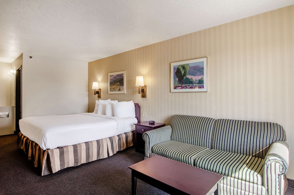 guesthouse inn and suites fort collins