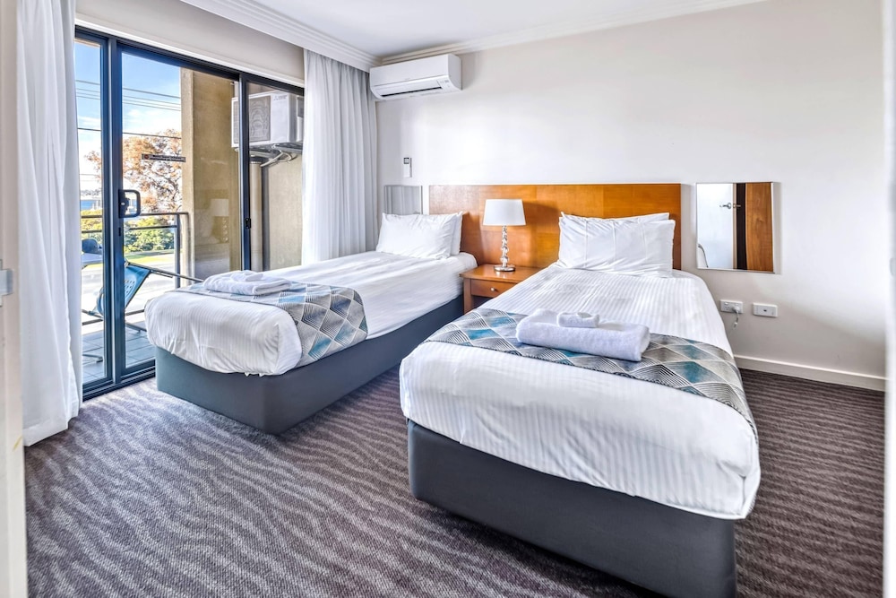 chifley geelong hotel and apartments