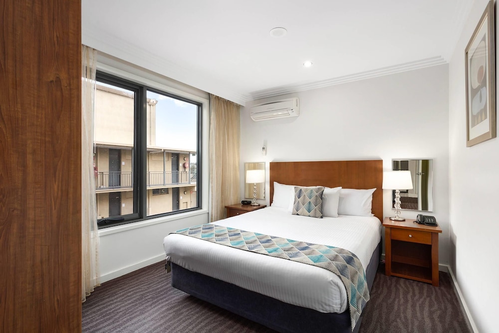 chifley geelong hotel and apartments