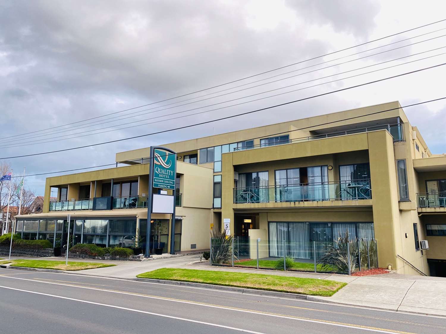 chifley geelong hotel and apartments