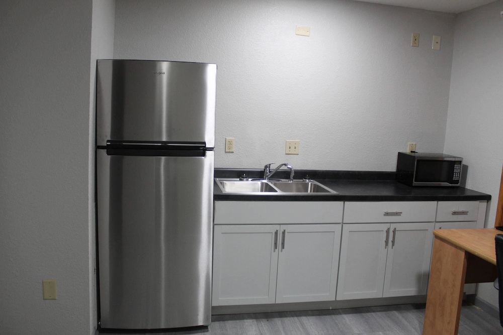 quality inn and suites university area