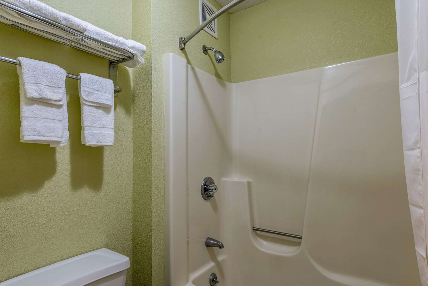quality inn and suites university area