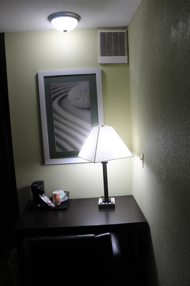 quality inn and suites university area