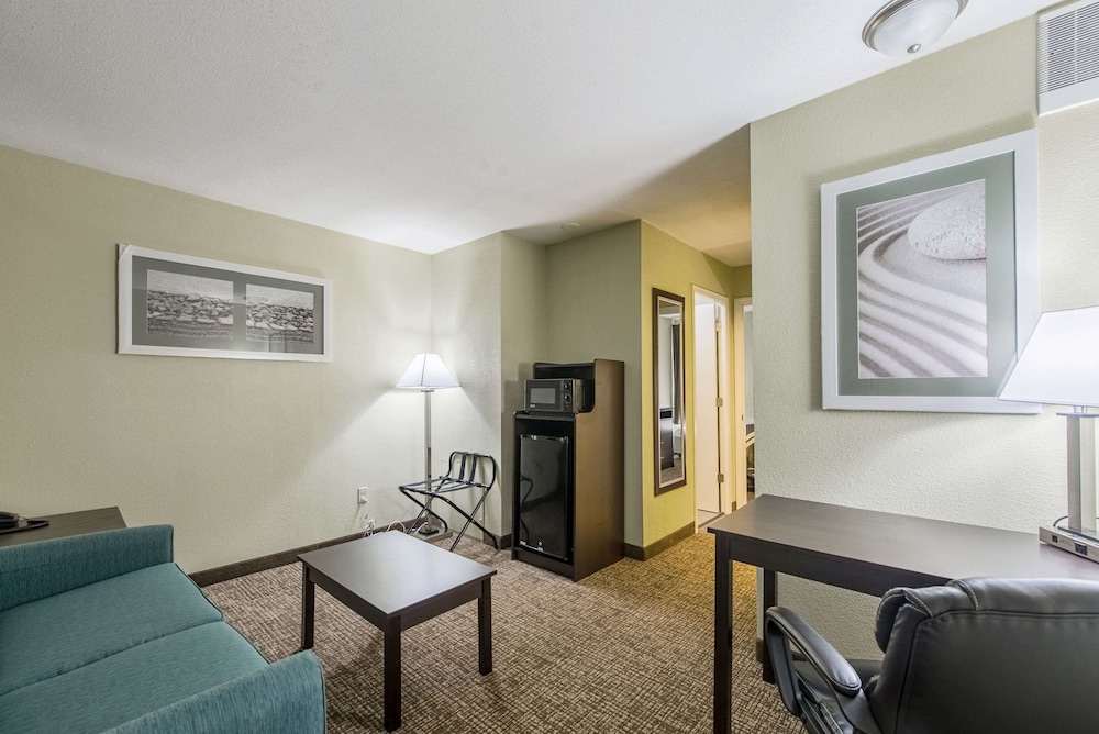 quality inn and suites university area