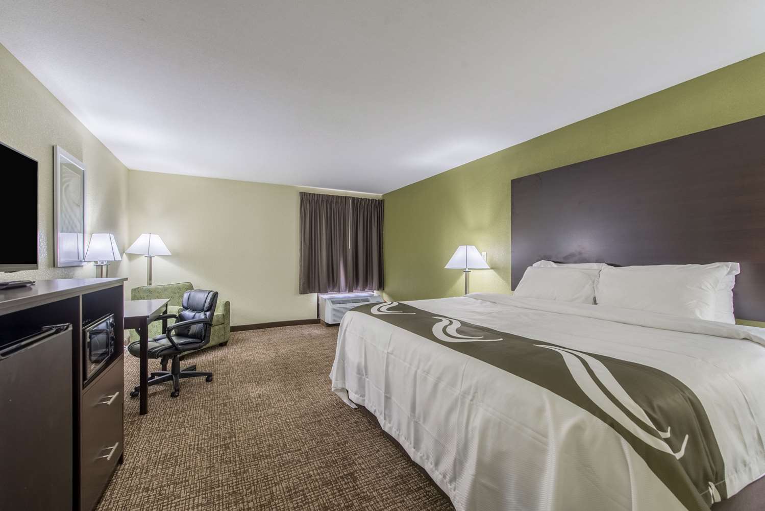 quality inn and suites university area