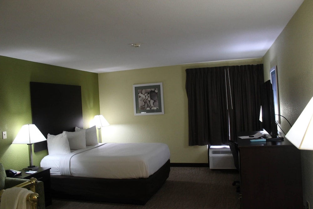 quality inn and suites university area