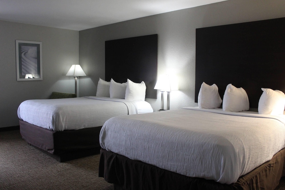quality inn and suites university area