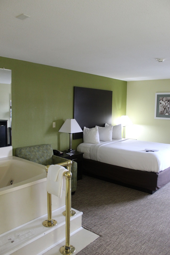 quality inn and suites university area