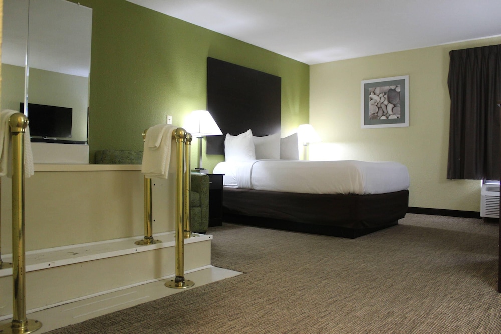 quality inn and suites university area