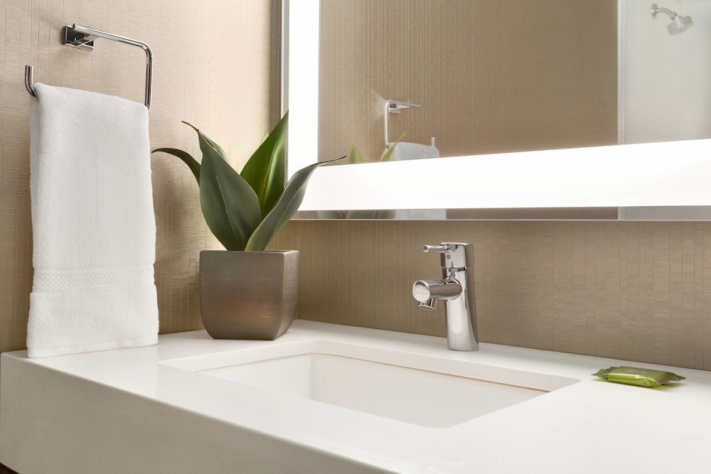skyline hotel detroit airport surestay collection by bw