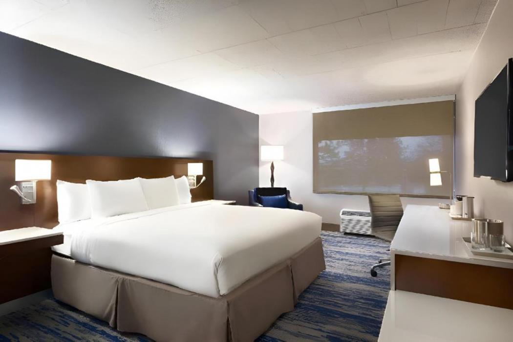 skyline hotel detroit airport surestay collection by bw