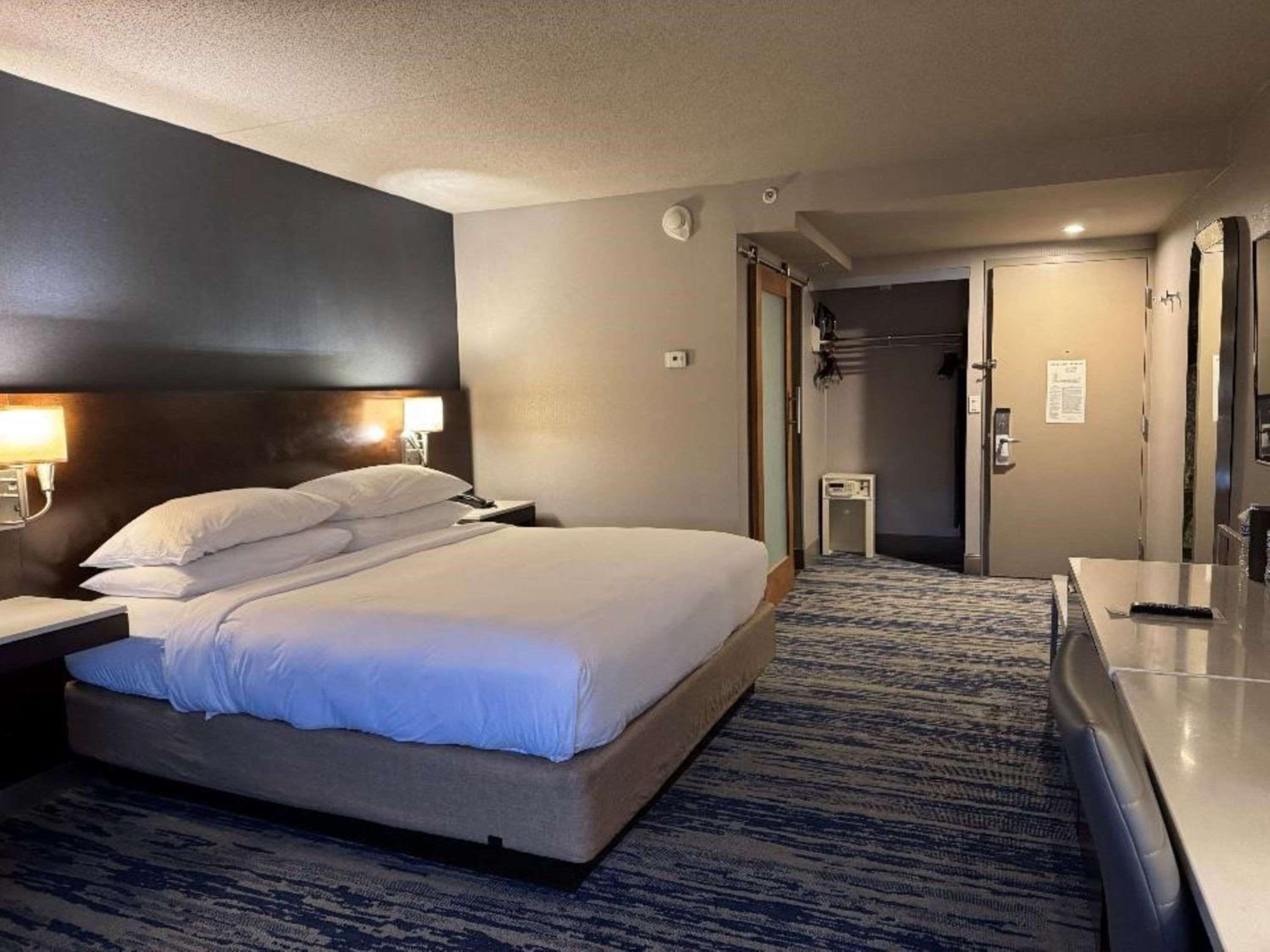 skyline hotel detroit airport surestay collection by bw