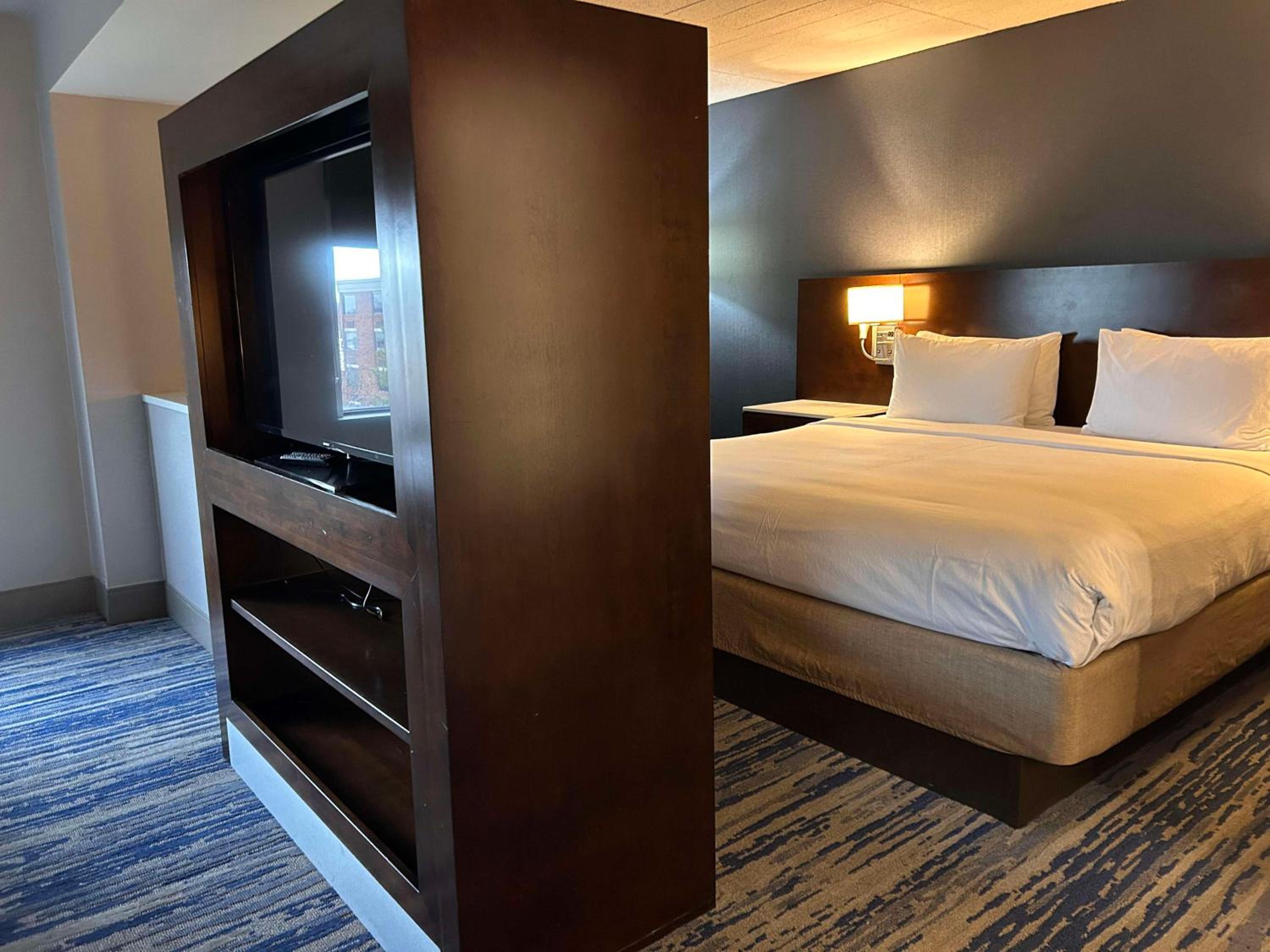 skyline hotel detroit airport surestay collection by bw