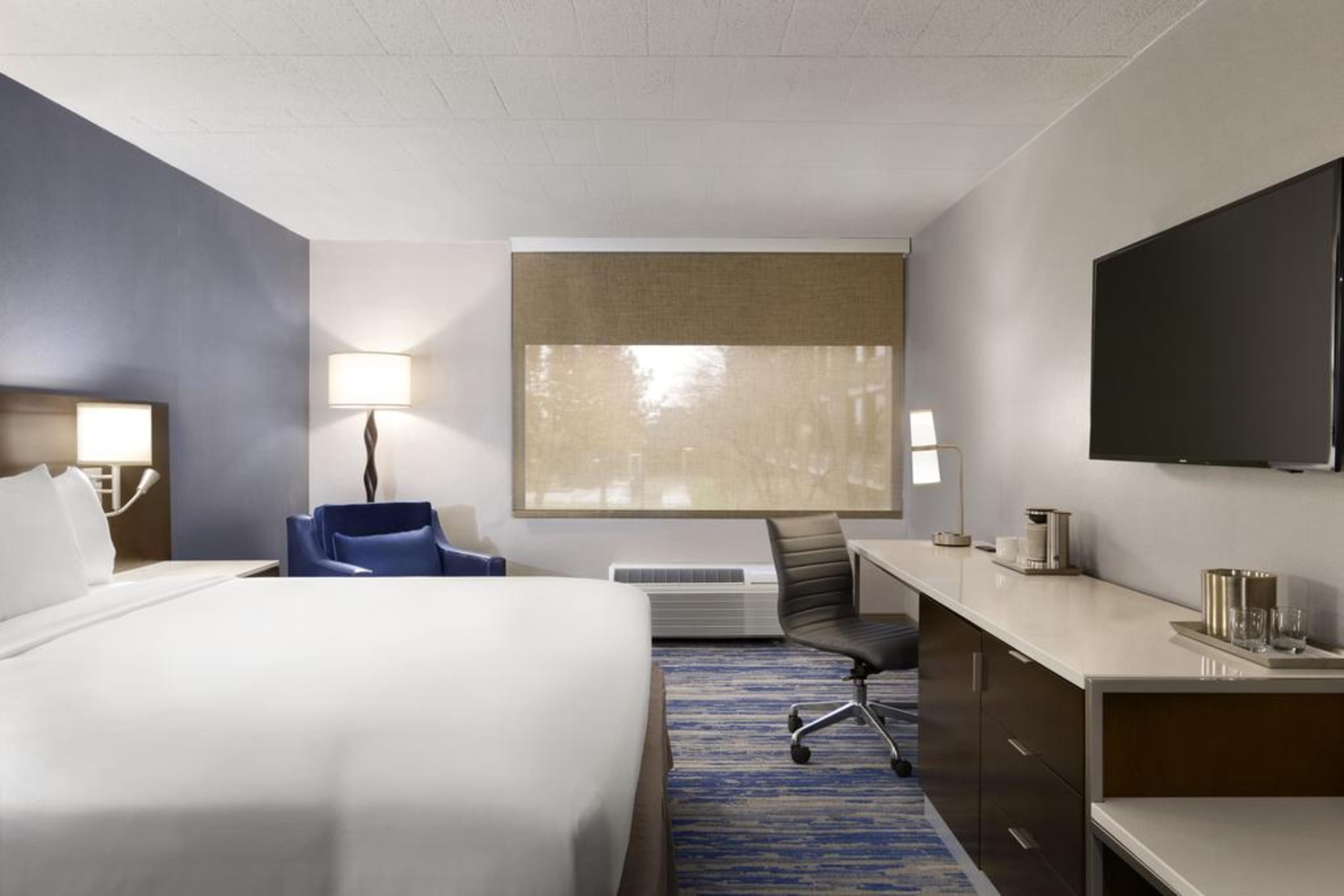 skyline hotel detroit airport surestay collection by bw