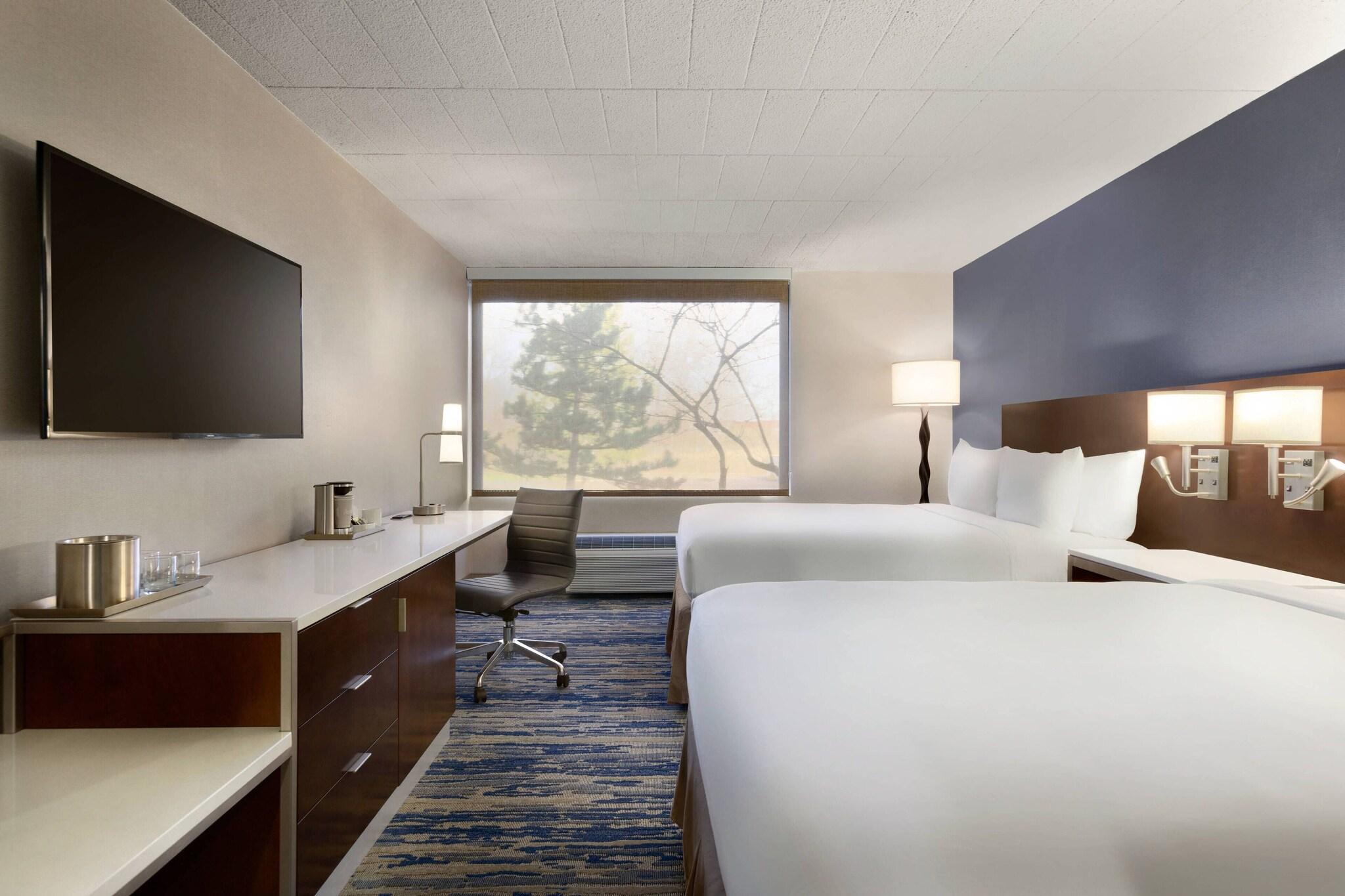skyline hotel detroit airport surestay collection by bw