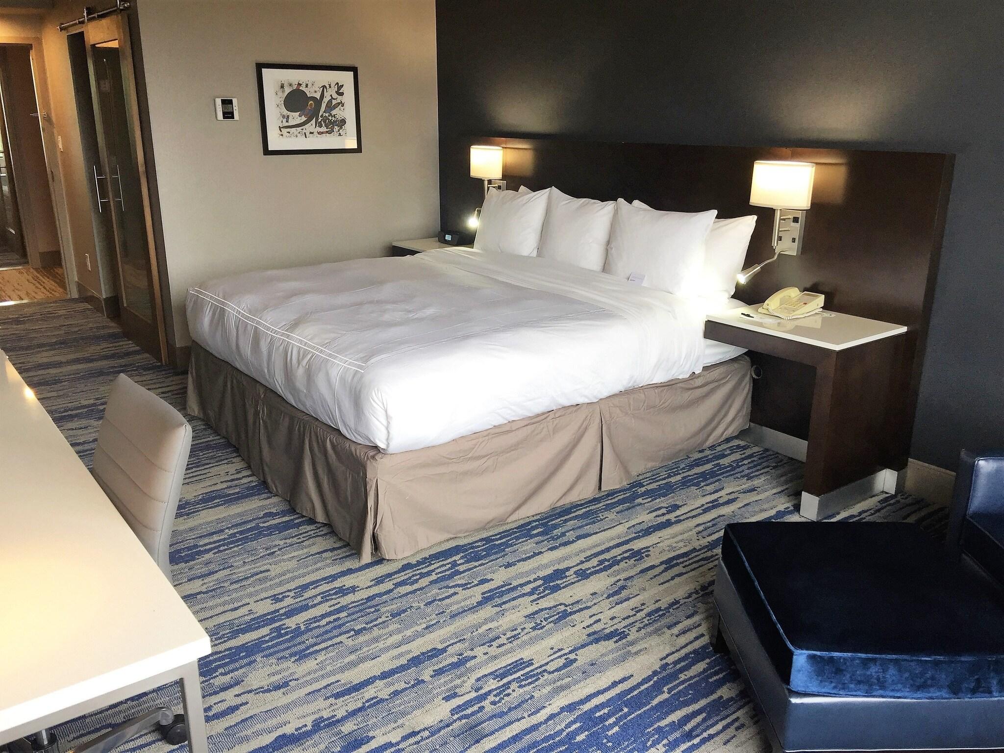 skyline hotel detroit airport surestay collection by bw