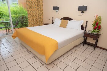 hotel bakoua les trois ilets