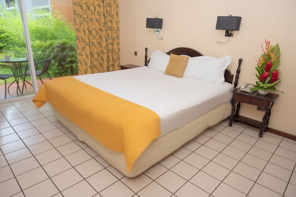 hotel bakoua les trois ilets