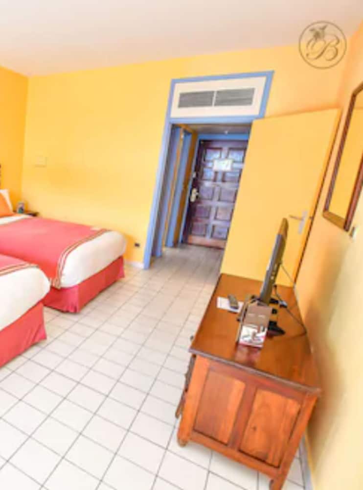 hotel bakoua les trois ilets
