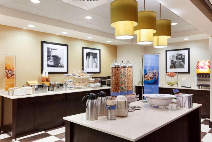 hampton inn and suites camp springs andrews afb